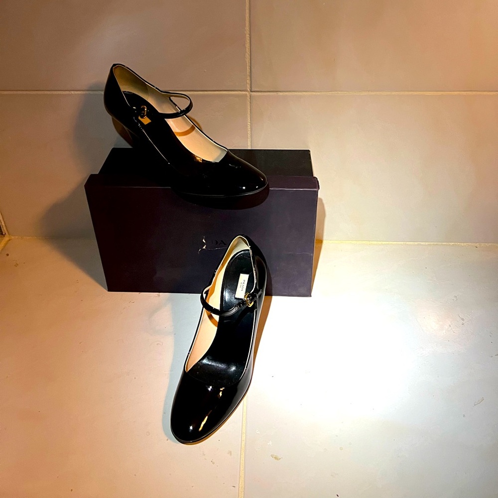Prada 4 1/2 “ heel Nero Patent Leather